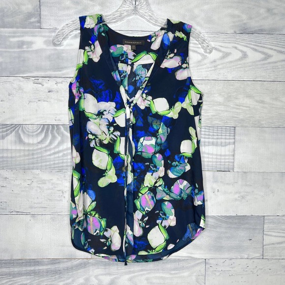 Banana Republic Tops - 🍭 Banana Republic Sleeveless Floral Top